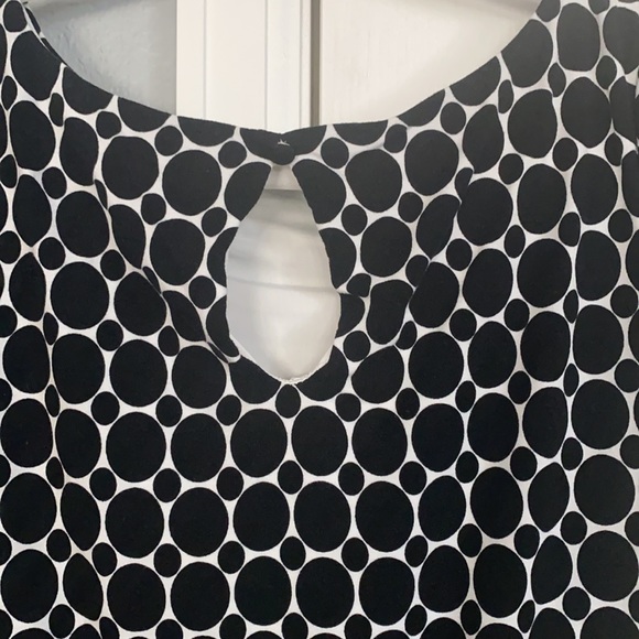 WHBM Black White Blouse Circles with Keyhole Back - Picture 3 of 3